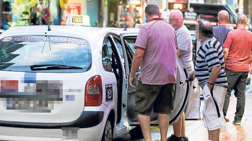 Detienen a un  taxista por agredir a  un cliente británico  que no quería pagar