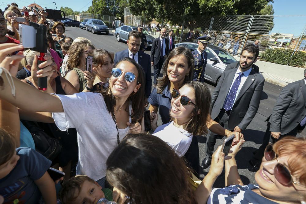 La Reina Letizia visita el IES Severo Ochoa de Elche.