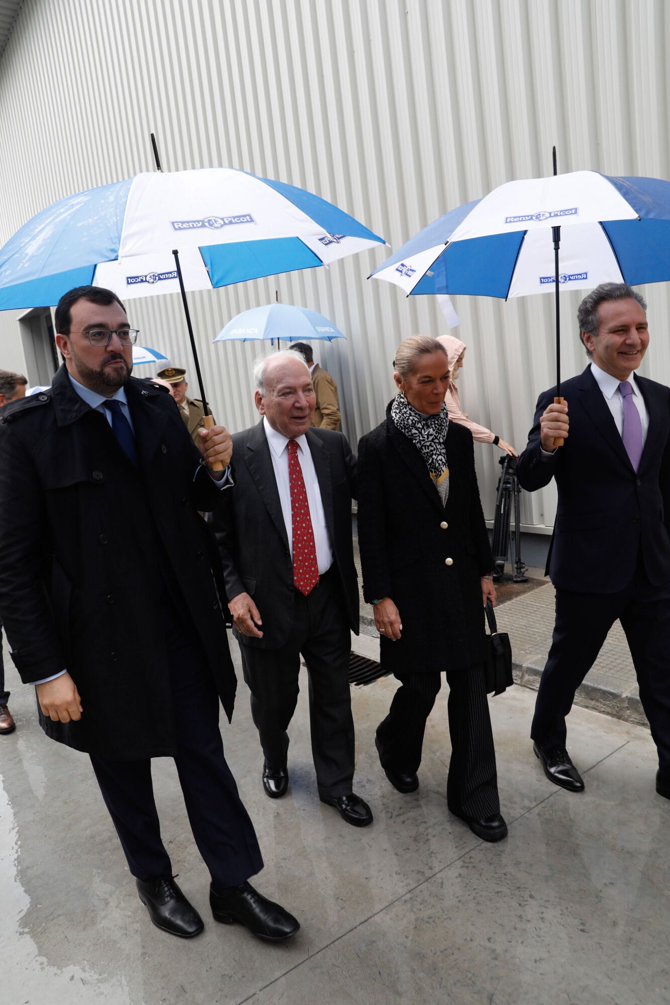 EN IMÁGENES: Inauguración de la nueva planta de Reny Picot en Anleo (Navia)