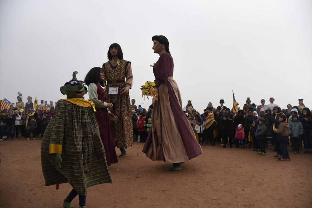 Lledoners s'omple de gegants i gegantons en una trobada inèdita