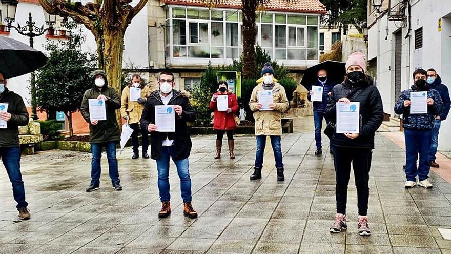 Representantes del BNG de Lalín escenificaron su protesta.