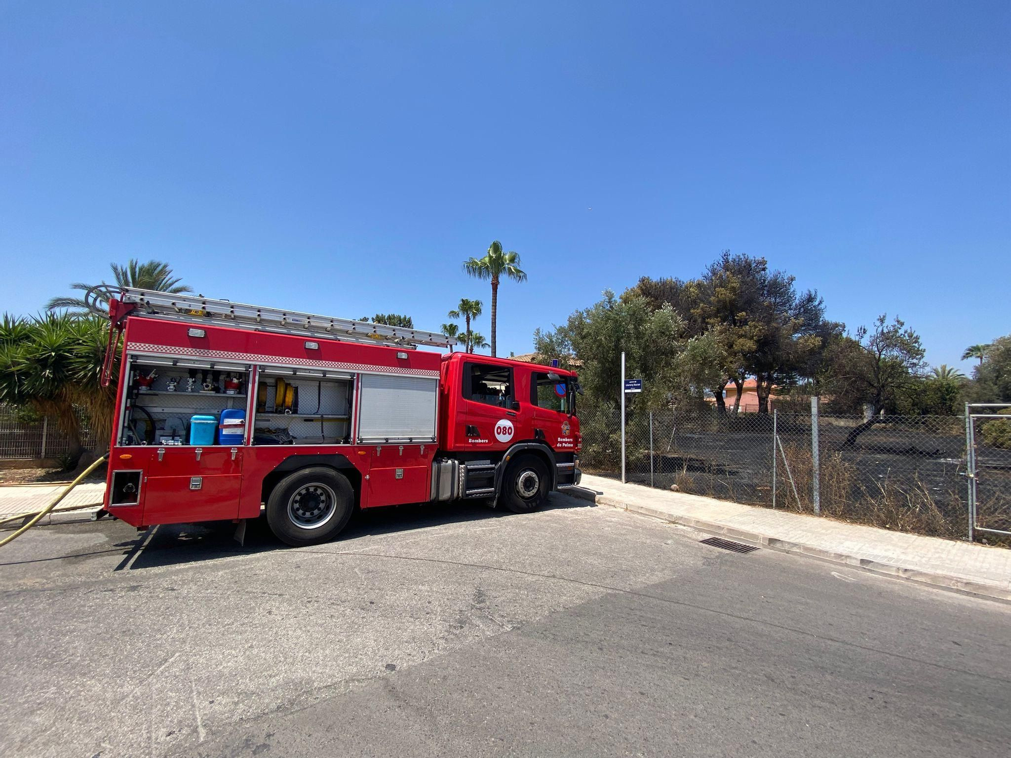 Un incendio forestal se declara en una zona urbana de Marratxí