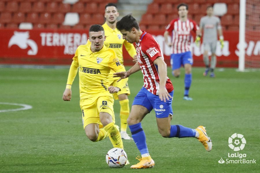 Partido de la Liga Smartbank entre el Sporting y el Málaga CF