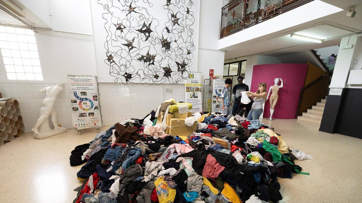 Todas las imágenes de la maratón de reciclaje en Escola d'Art