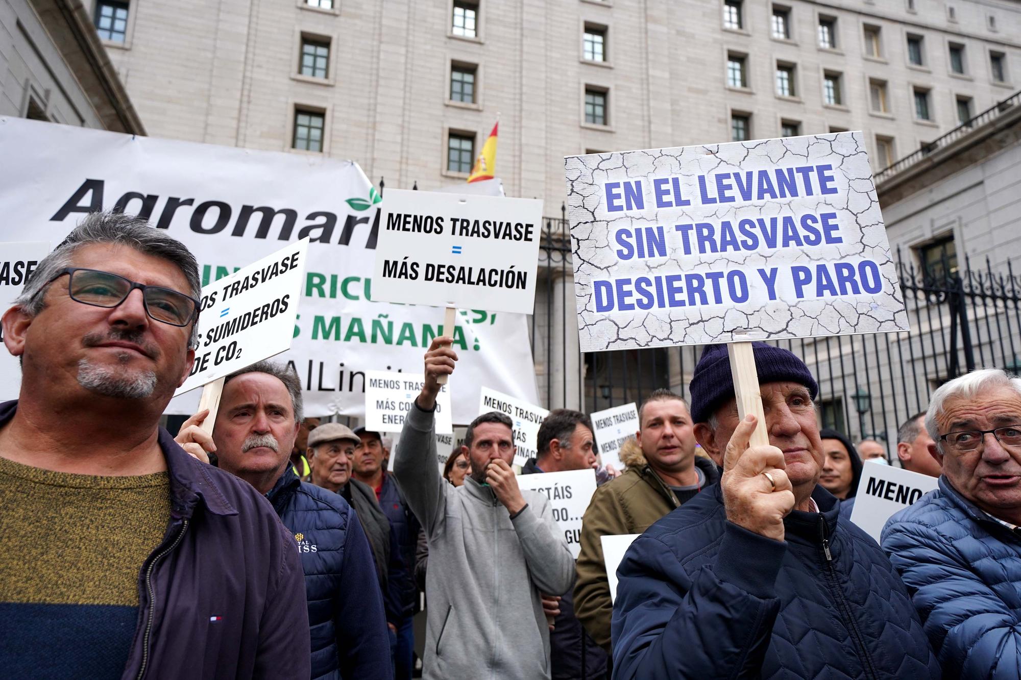 Las imágenes de la concentración en defensa del Trasvase Tajo-Segura en Madrid