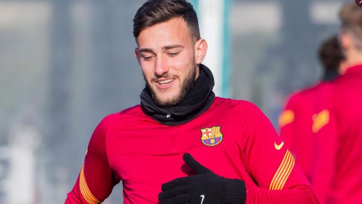 Peke en un entreno con el Barça B