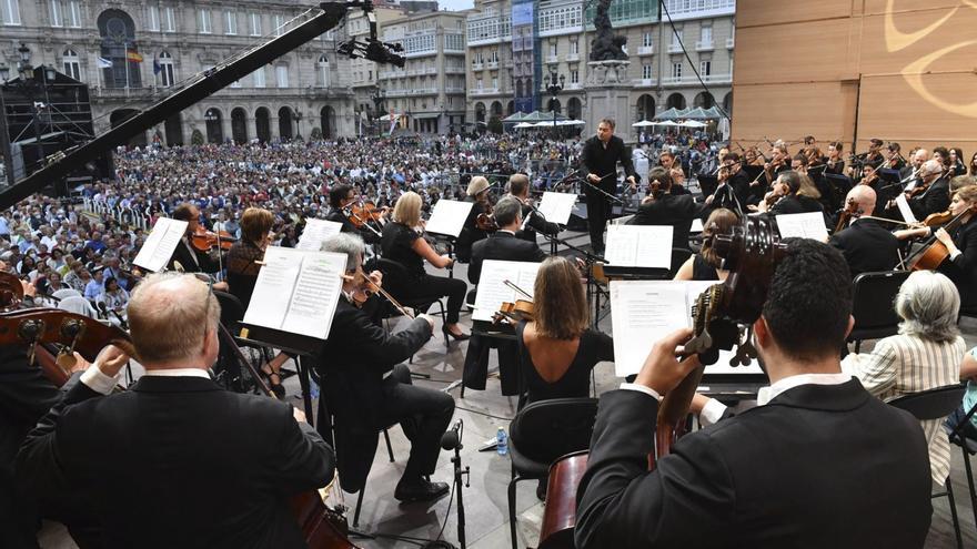 Concierto de la Orquesta Sinfónica de Galicia, en la plaza de María Pita. |  Víctor Echave