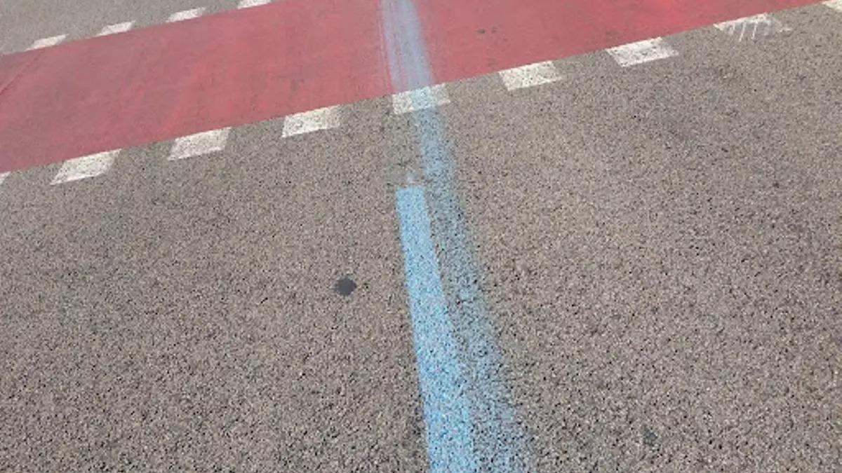 Una línea azul recorre las calles de Barcelona