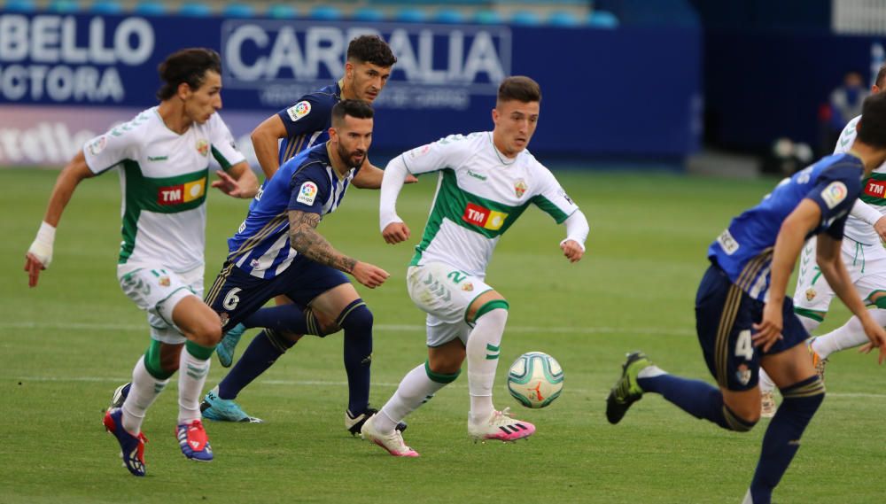 Instantes del encuentro entre la Pionferradina y el Elche.