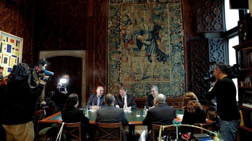 Reunión celebrada ayer entre Ximo Puig y el presidente de la CEV, Salvador Navarro.