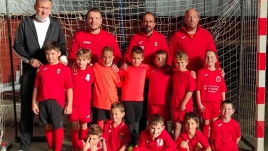 El equipo de fútbol sala de iniciación. | SERVICIO ESPECIAL