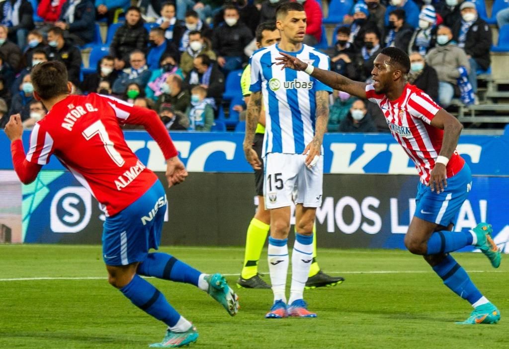 El partido del Sporting en Lugo, en imágenes