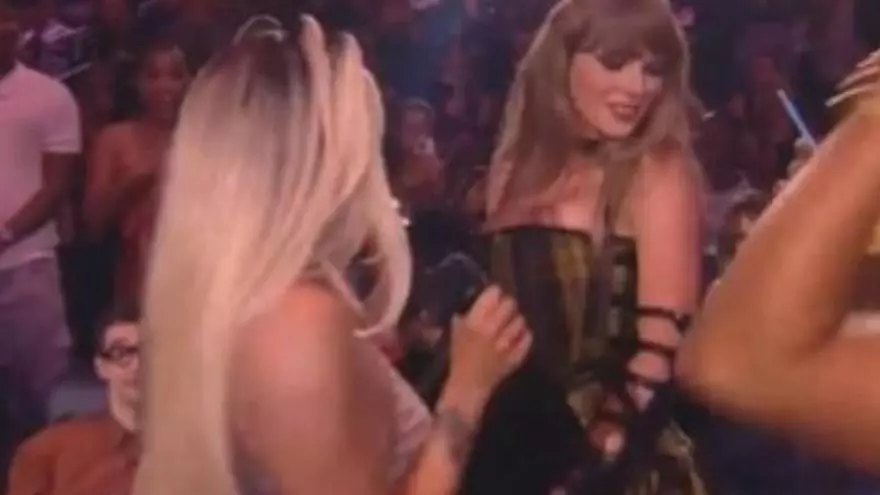 El baile viral de Karol G y Taylor Swift