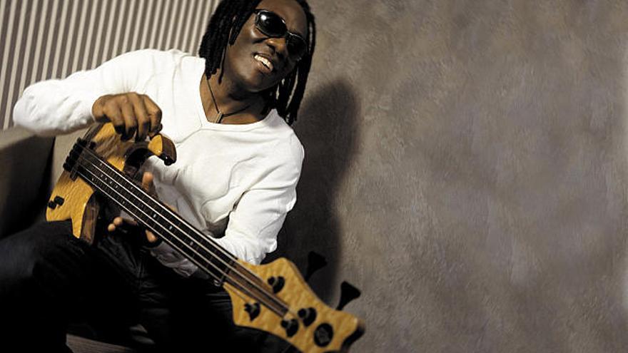 El maestro del bajo eléctrico Richard Bona.