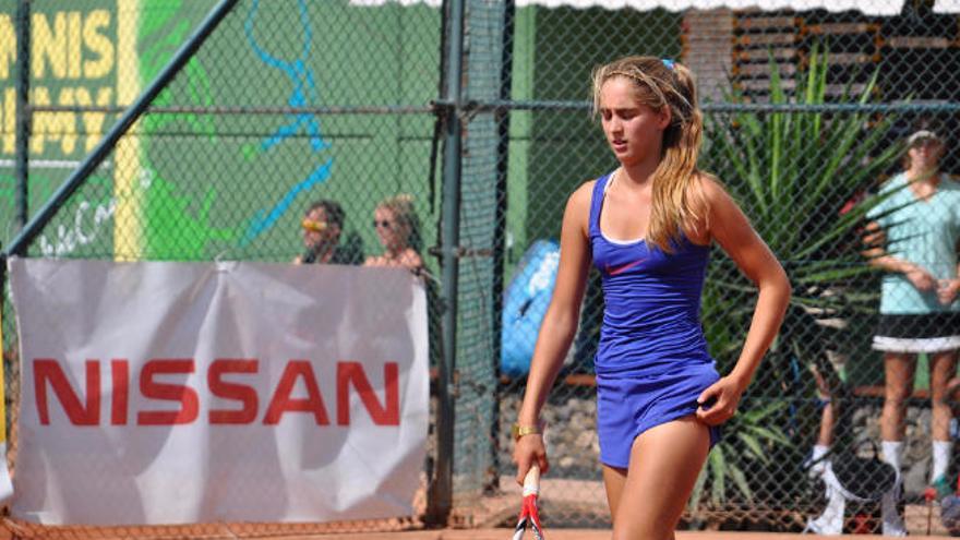 Carlota Molina durante uno de los partidos de este nuevo torneo que disputa.