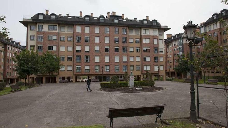 La plaza Emilio Sagi, donde un hombre disparaba perdigones a los viandantes desde su ventana.