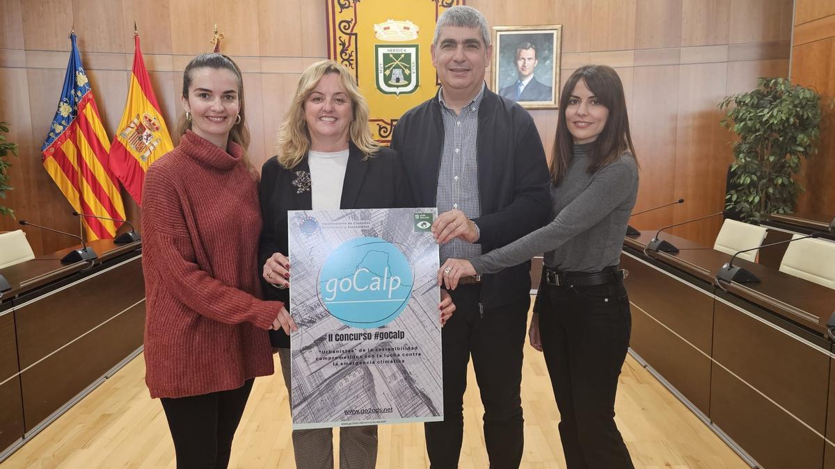 Irene Villalba, de Global Omnium; Ana Sala, alcaldesa de Calp; José Alberto Mut, gerente de Aguas de Calp, y María Dolores Mulet, concejala de Educación