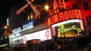 Vídeo | Colapsan las aspas del Moulin Rouge de París