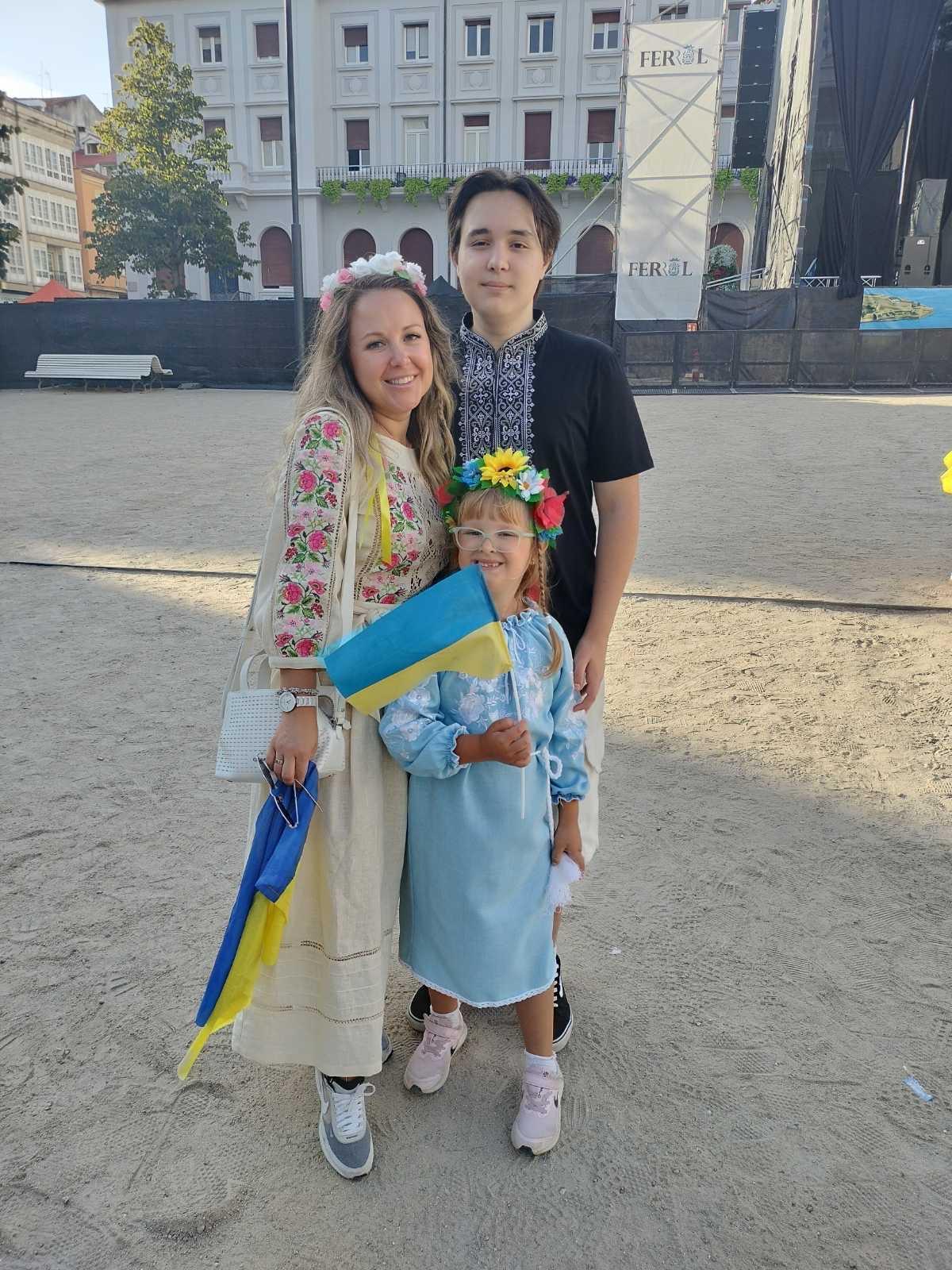 Mariia Osadcha y sus hijos Solomiia e Ivan llevan viviendo en Ferrol desde 2022
