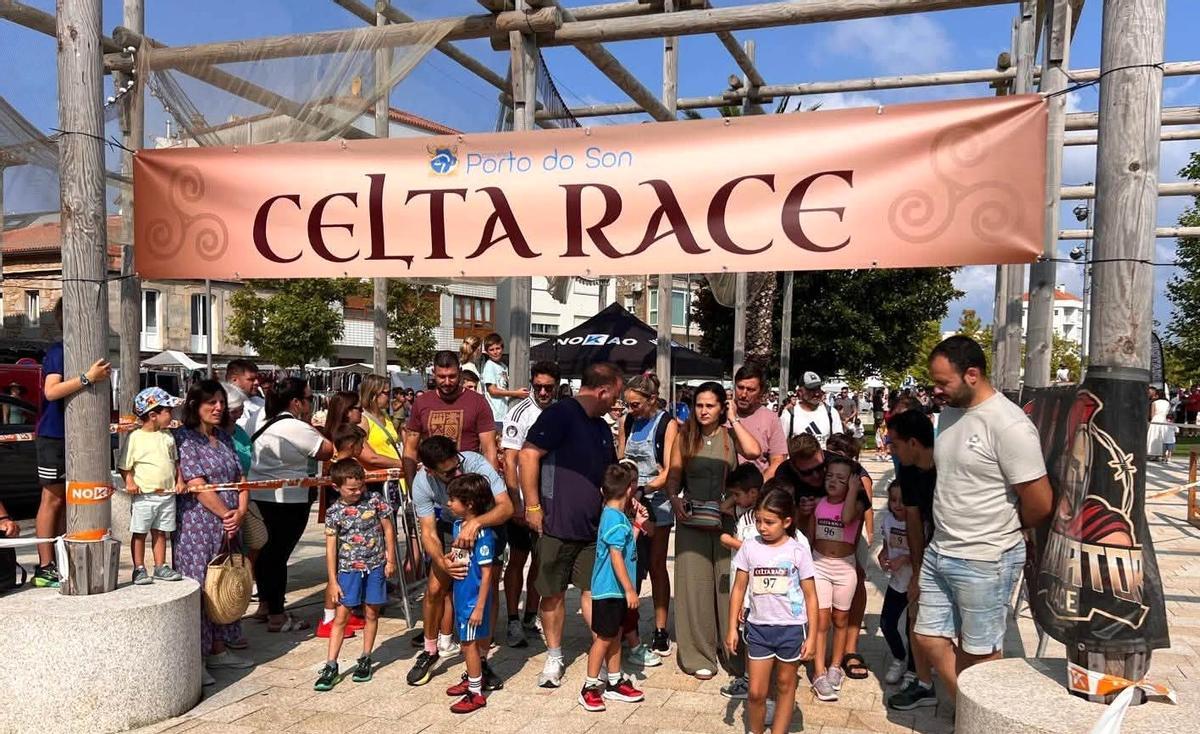 Nenos e maiores gozaron onte da Celta Race, no Porto do Son.