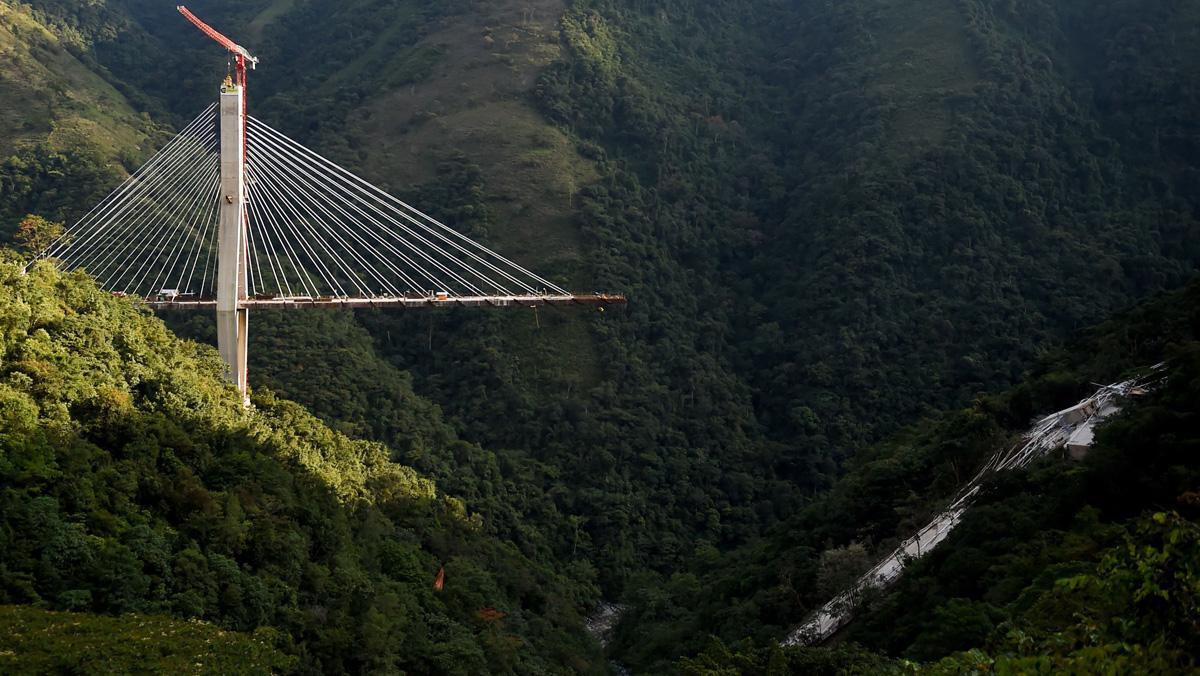 Desplome de un viaducto en construcción en Colombia.