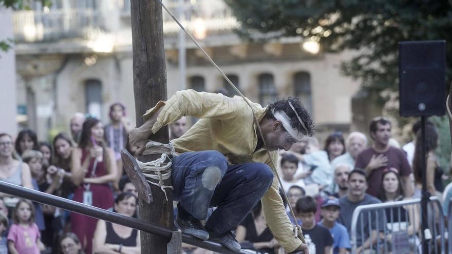 L'espectacle "Mira't" als Jardins del Casino de Manresa