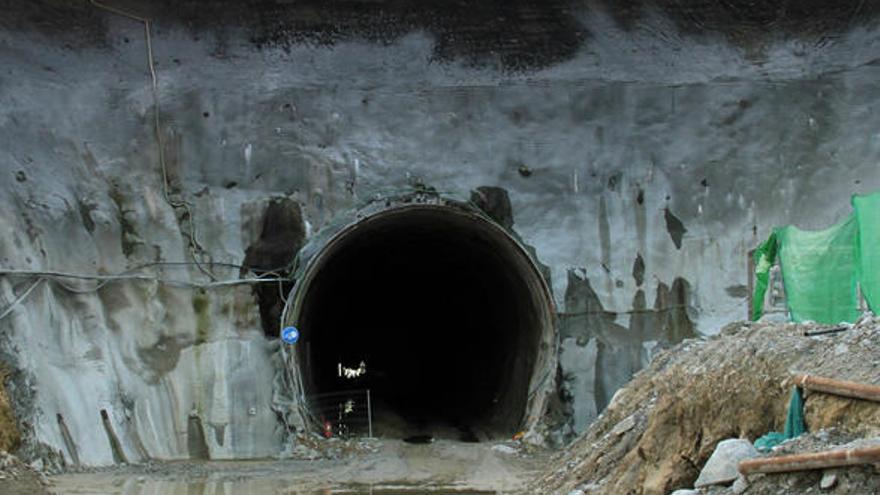 Obras en Lubián del AVE entre Galicia y Madrid. // FdV