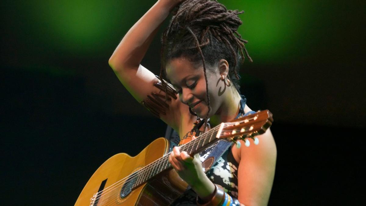 La cantante portuguesa Sara Tavares. La cantante portuguesa Sara Tavares.