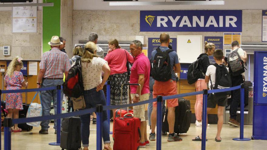 Passatgers de Ryanair a l&#039;aeroport de Girona | Marc Martí