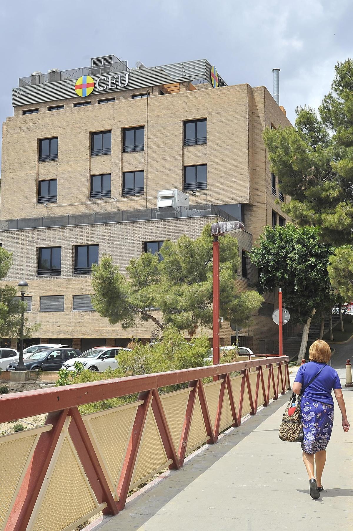 Una de las dos sedes del CEU en Elche
