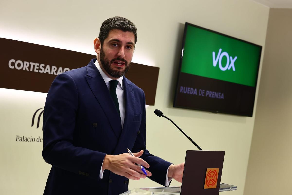 Alejandro Nolasco, en la rueda de prensa posterior a la ronda de contactos con la presidenta de las Cortes, María Navarro.