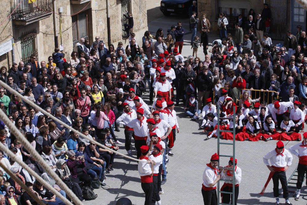 Cornellà del Terri celebra la plantada de l'Arbre i el Ball del Cornut