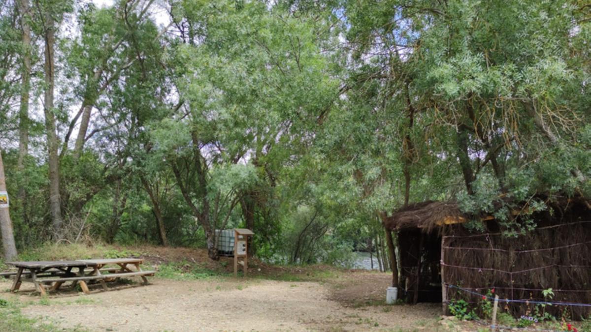 Zona habilitada junto a la Presa de Miguelón, en la Ruta Santibañesa del Tera. / E. P.