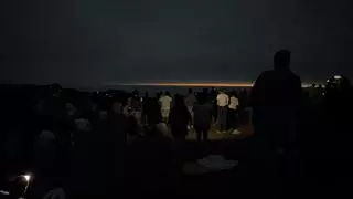 El eclipse en Llanes: así vivieron la fase de totalidad los humanos y las mascotas en la zona de Punta Jarri