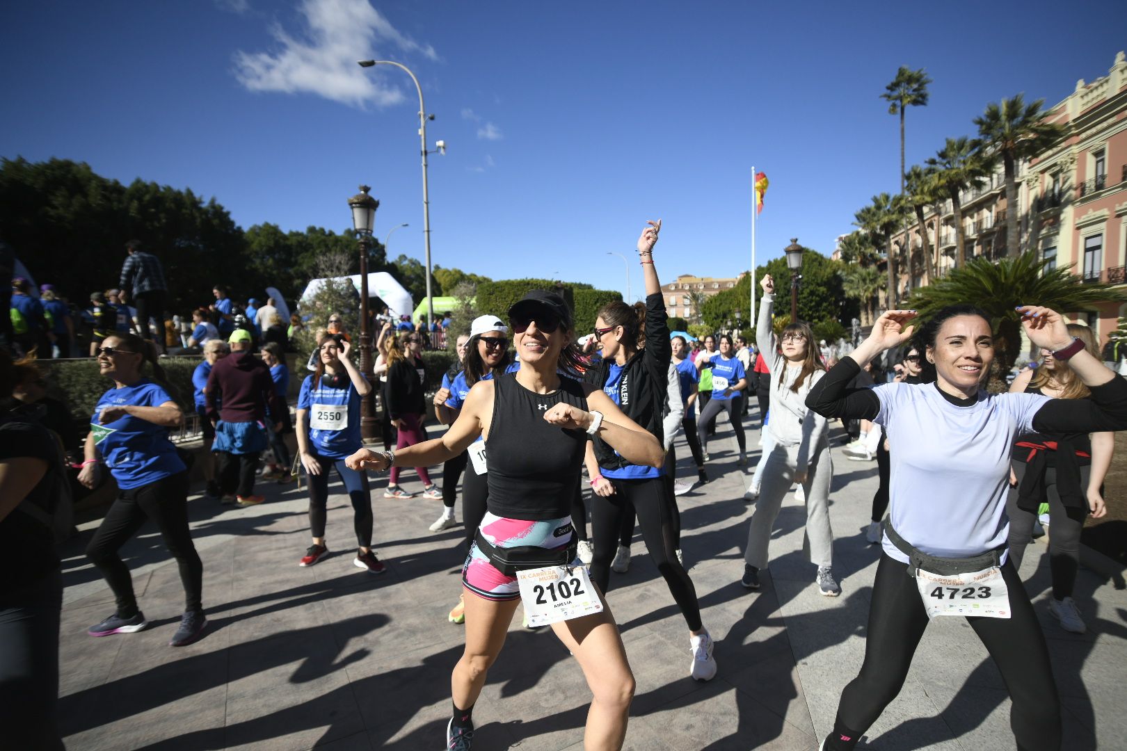 Imágenes de ambiente de la Carrera de la Mujer de Murcia