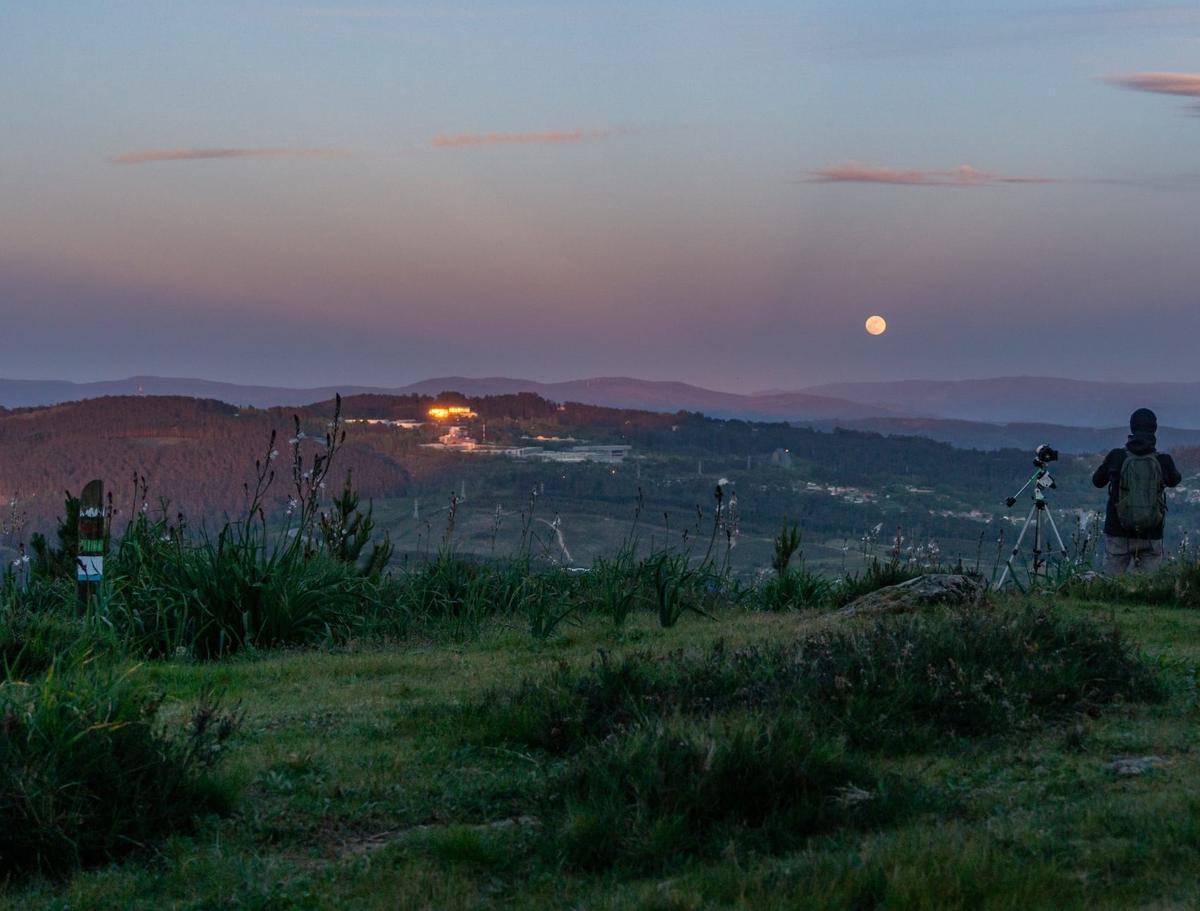 La luna rosa resplandece sobre Vigo