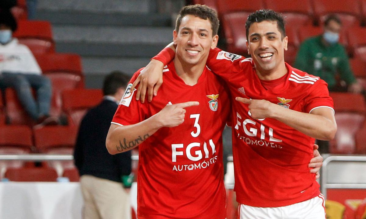Rómulo, en un partido del Benfica de la temporada pasada, celebra un gol Tayebi