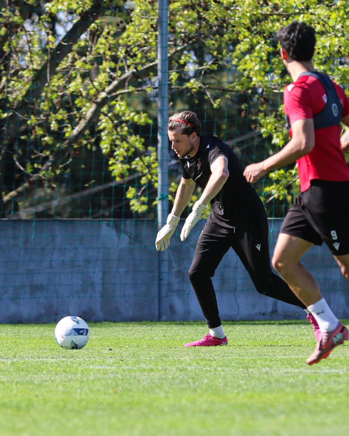 Joan Femenías en un entrenamiento con el Penafiel