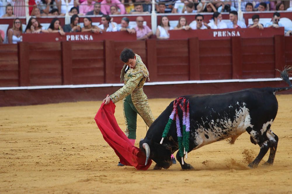 Más de siete mil personas presencian una final del Certamen de Escuelas Taurinas de buen nivel en la que el triunfador fue Miguel Aguilar y en la que también destacó el almeriense Jorge Martínez