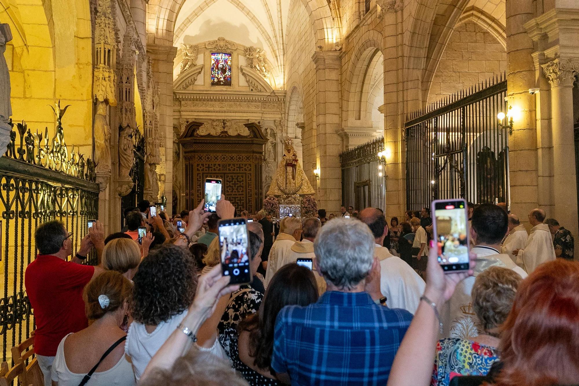 Procesión clausural de la Fuensanta en la Catedral, en imágenes