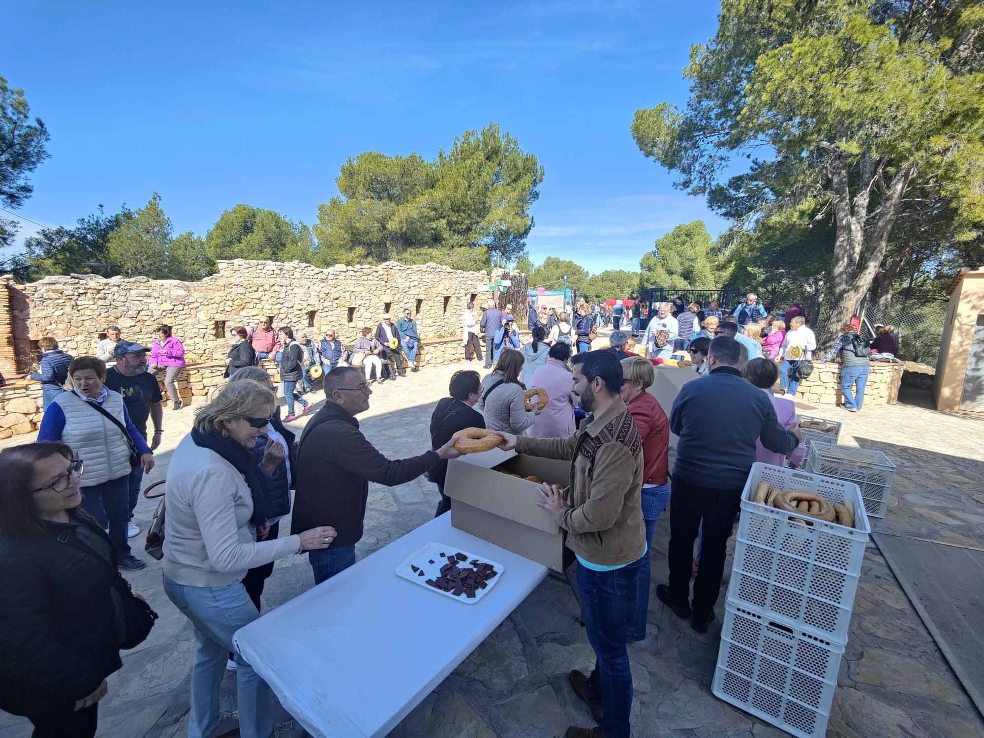 Almuerzo popular y reparto de más rollos en el Día de la Dobla en l'Alcora