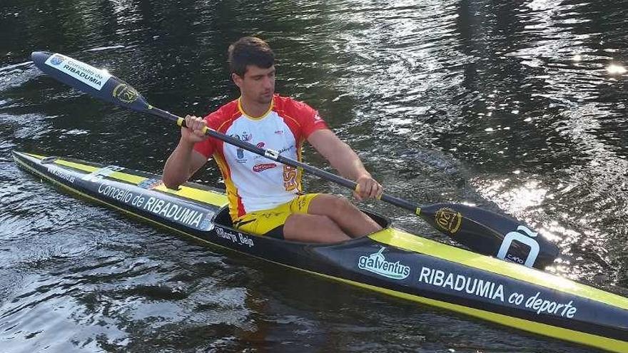 Borja Bejo entrenando en aguas del Umia. // FDV