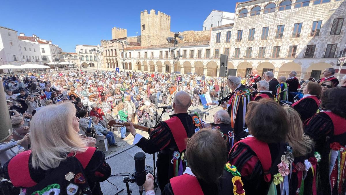 EN IMÁGENES | XXV aniversario de la Asociación de Alumnos y Exalumnos de la Universidad de Mayores en Badajoz