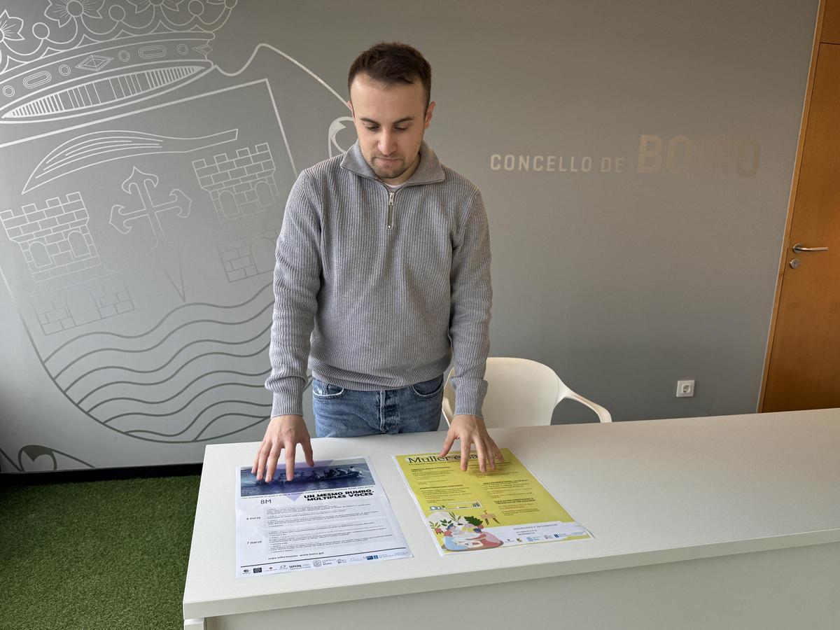 O concelleiro de Política Social, Raúl Treus, presentando a programación.