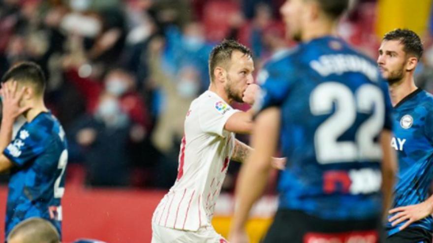 El Sevilla salva un punto de milagro ante el Alavés (2-2)