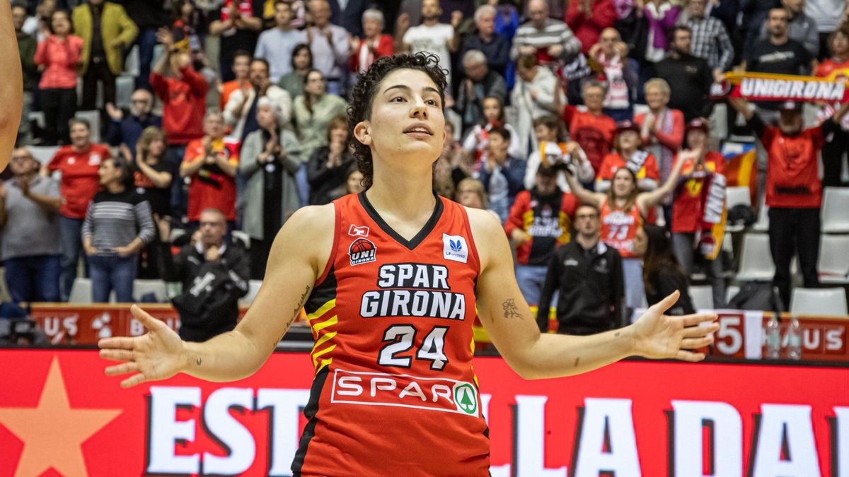 Ainhoa López, durant un partit amb l'Uni