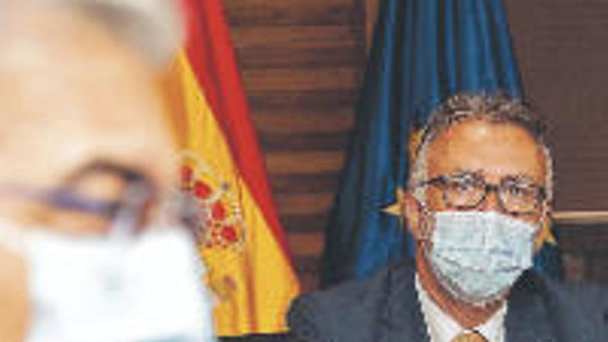 Román Rodríguez y Ángel Víctor Torres en el último Consejo de Gobierno.
