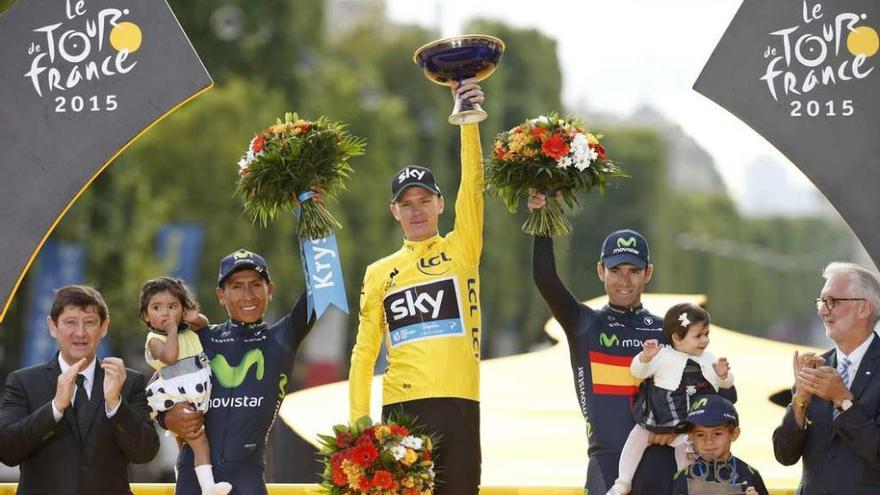 Nairo Quintana, Chris Froome y Alejandro Valverde, ayer en el podio de París. // Kim Ludbrook