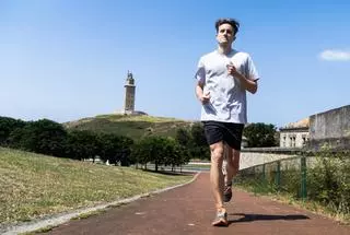 Mauro Triana, el atleta coruñés que desafía a las cuestas de A Coruña en TikTok: "Batí el récord mundial en Adormideras"