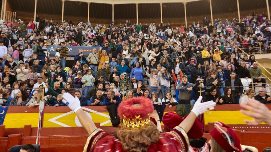 Los Reyes Magos llegan a la Plaza de Toros de Alicante